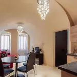 Guesthost - Costiglioli & Elegant Duplex *