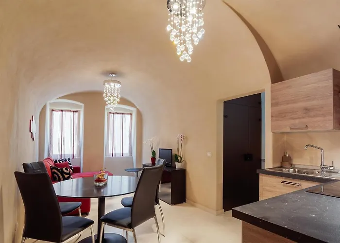 Guesthost - Costiglioli & Elegant Duplex *